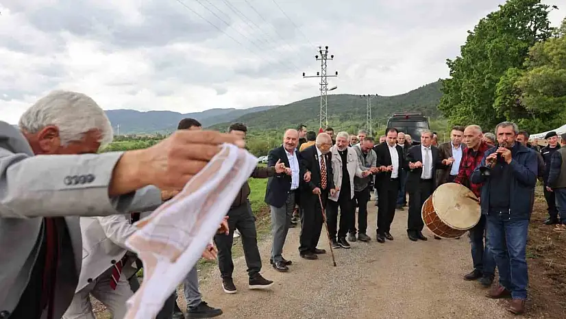 Kıbrıs Gazisi istedi, Vali Ve Belediye Başkanı Halay Çekti