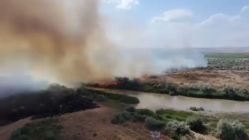 Kızılırmak Nehri çevresinde korkutan örtü yangını