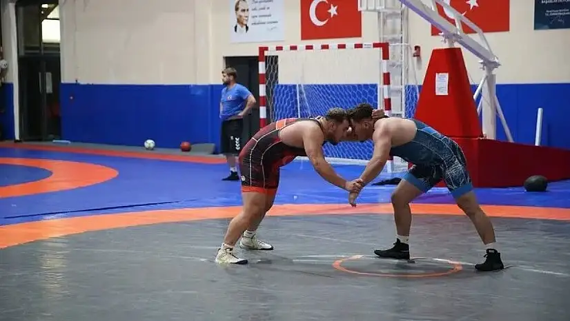 Milli Güreşçi İki Dünya Şampiyonluğu Peşinde