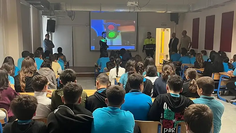 Öğrencilere Trafik Kuralları Anlatıldı
