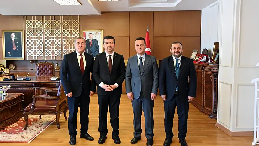Sempozyuma Gelen Rektörden Topal'a Ziyaret