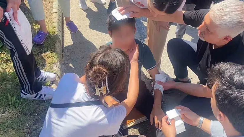 Takdir belgesi sevinci hastanede bitti: Yolun karşısına geçerken otomobil çarptı