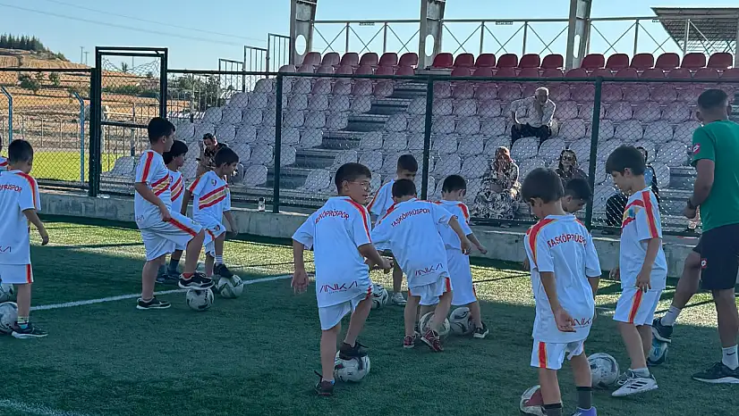 Taşköprüspor Futbol Okulu'nda Çalışmalar Sürüyor