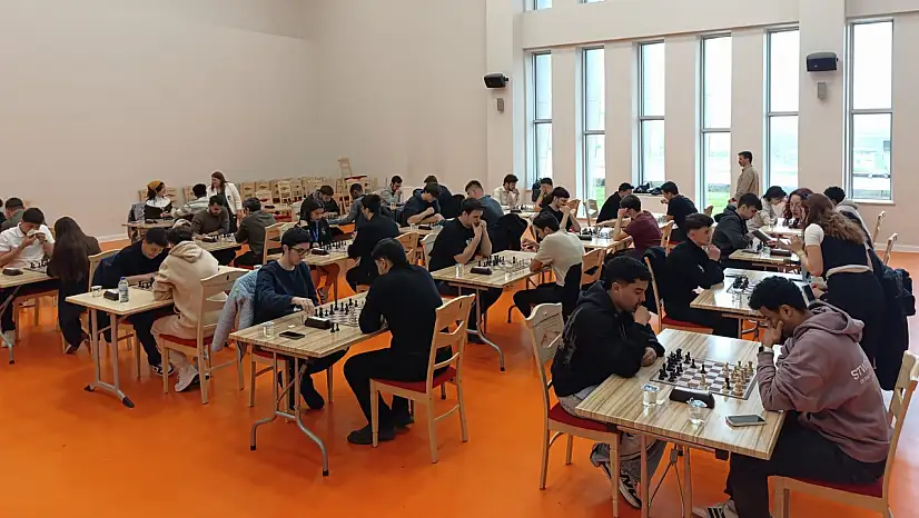 Üniversiteli Gençler Satranç Turnuvasında Yarıştı