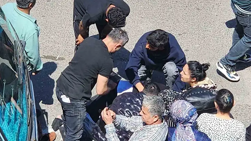 Yolun Karşısına Geçmek İsteyen Kadın Minibüsün Altında Kaldı