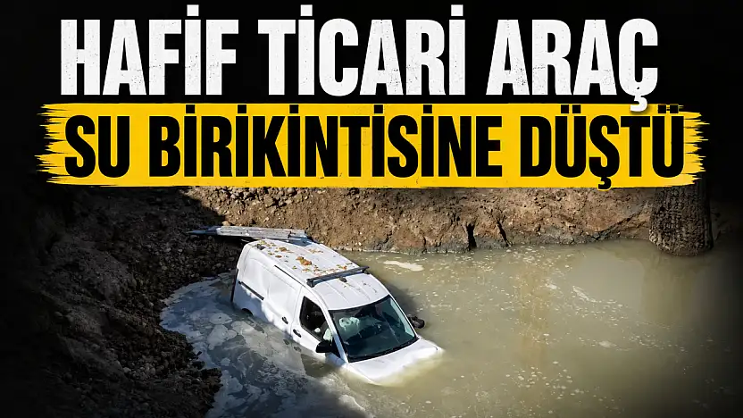 Hafif Ticari Araç Su Birikintisine Düştü