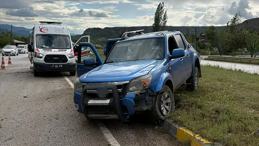 Kastamonu'da Yoldan Çıkan Kamyonet Takla Attı: 4 Yaralı