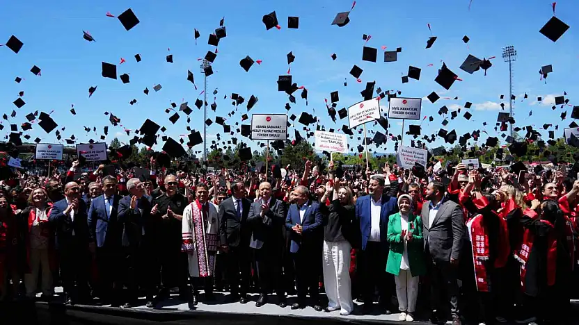 4 Binden Fazla Öğrenci Mezuniyet Coşkusu Yaşadı