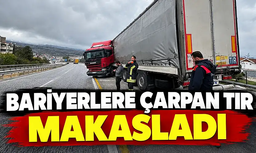 Bariyerlere Çarpan Tır Makasladı