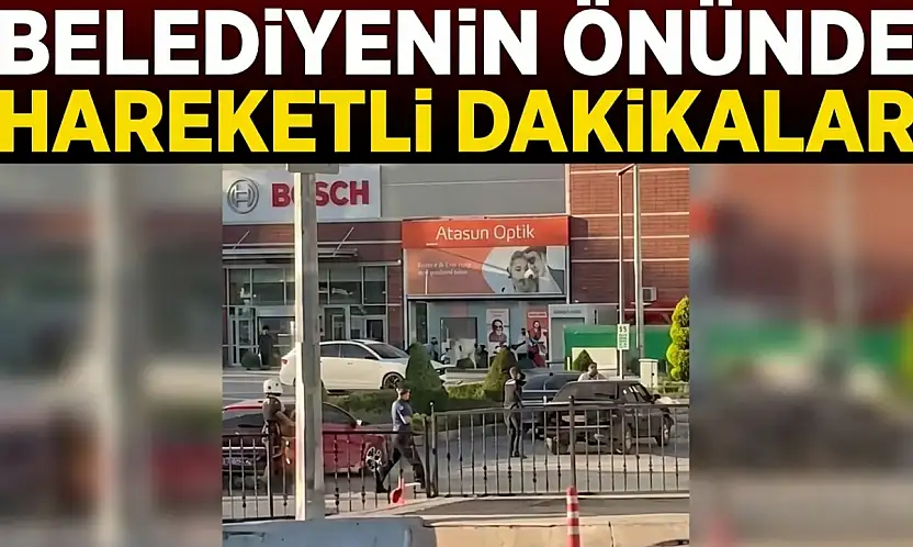 Belediyenin Önünde Hareketli Dakikalar