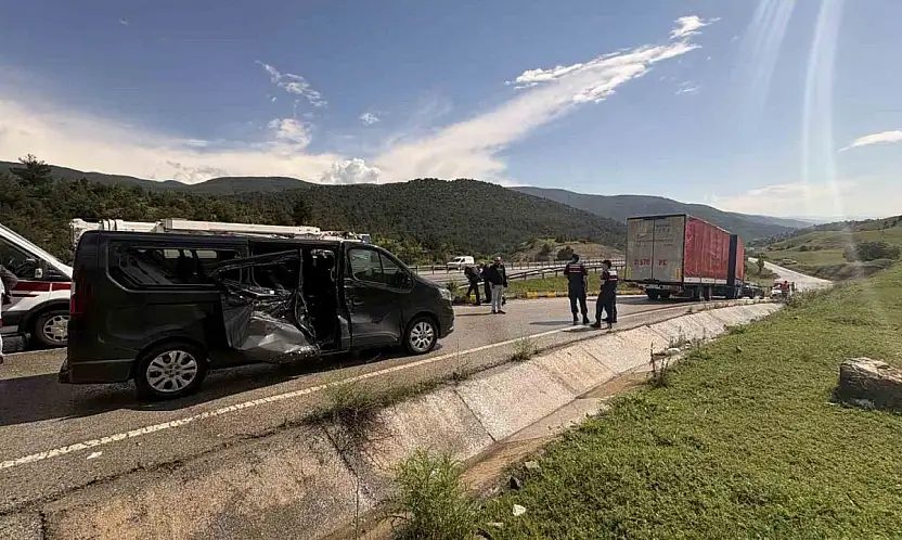 D100'de Feci Kaza: 5 Yaralı!