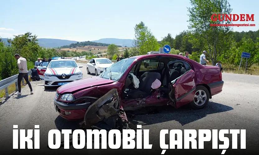 İki Otomobil Çarpıştı