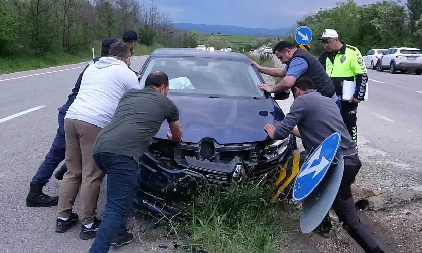 ÜÇ ARAÇ ÇARPIŞTI