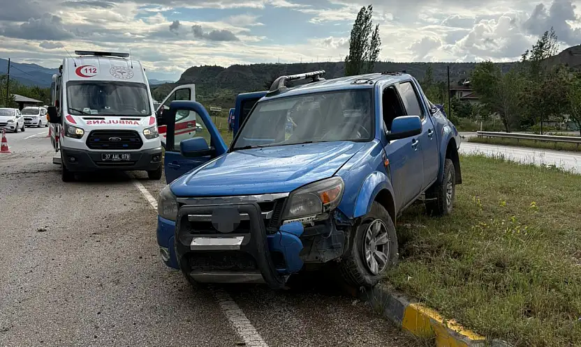 Kastamonu'da Yoldan Çıkan Kamyonet Takla Attı: 4 Yaralı