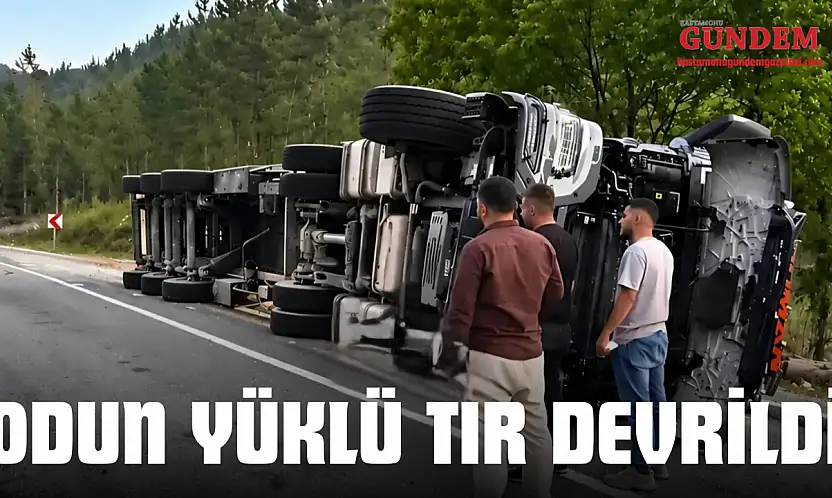 Odun Yüklü Tır Devrildi
