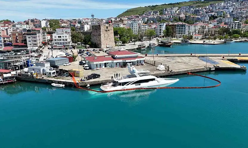 Suya Gömülen Milyarlık Lüks Yat Havadan Görüntülendi