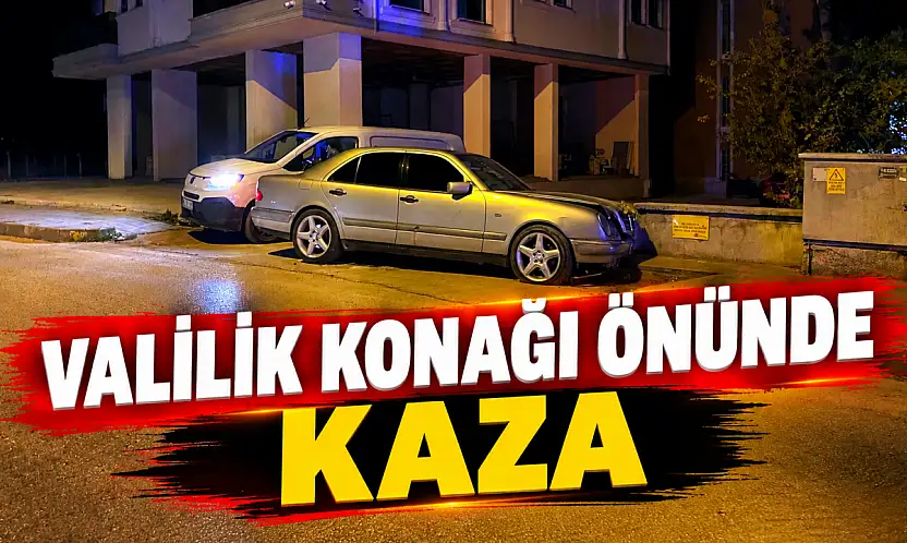 Valilik Konağı Önünde Trafik Kazası