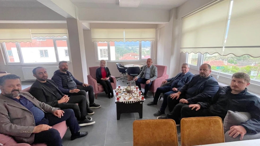 Araç Belediye Başkanı Süleyman Yazkan, Yeni Halk Eğitim Merkezi'ni Ziyaret Etti