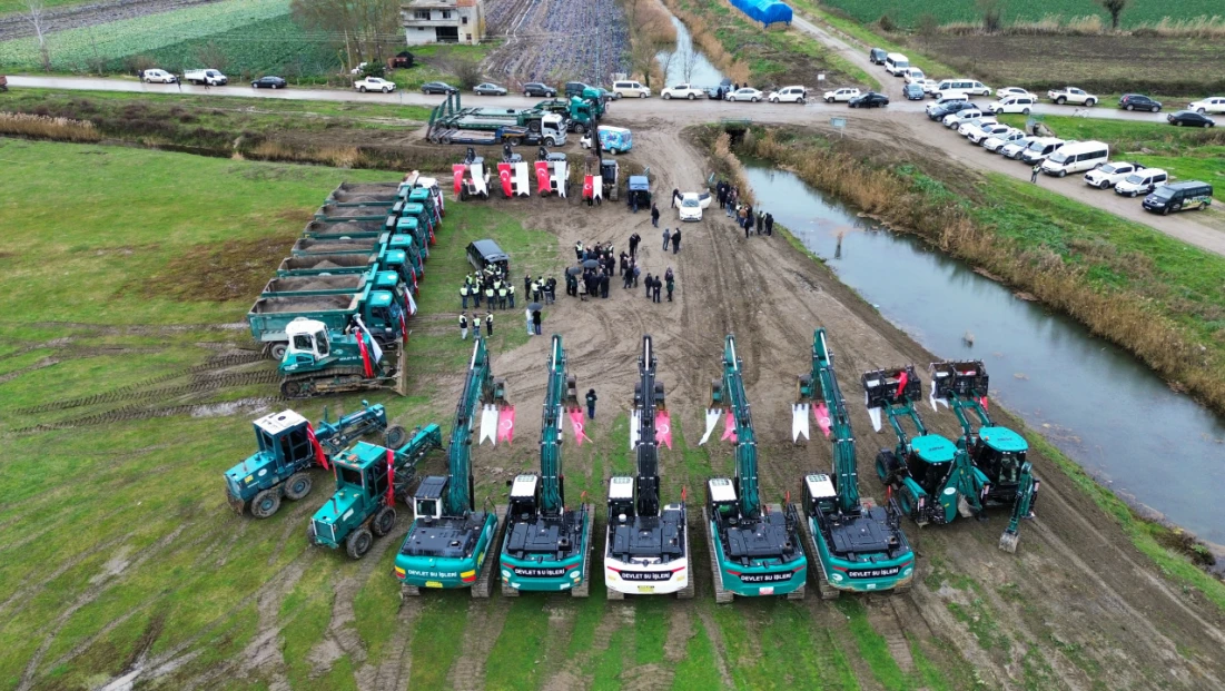 Bafra Ovası'nda Drenaj Temizlik Ve Bakım Çalışmalarına Başlandı