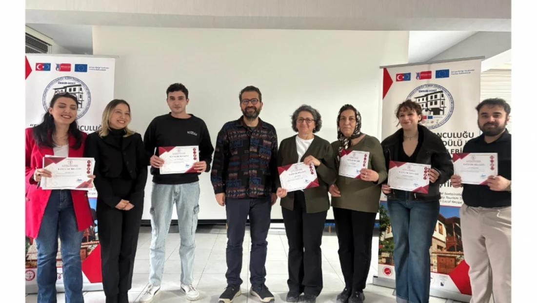 Bin Kişi Ev Pansiyonculuğunu Öğrenerek Sertifika Aldı