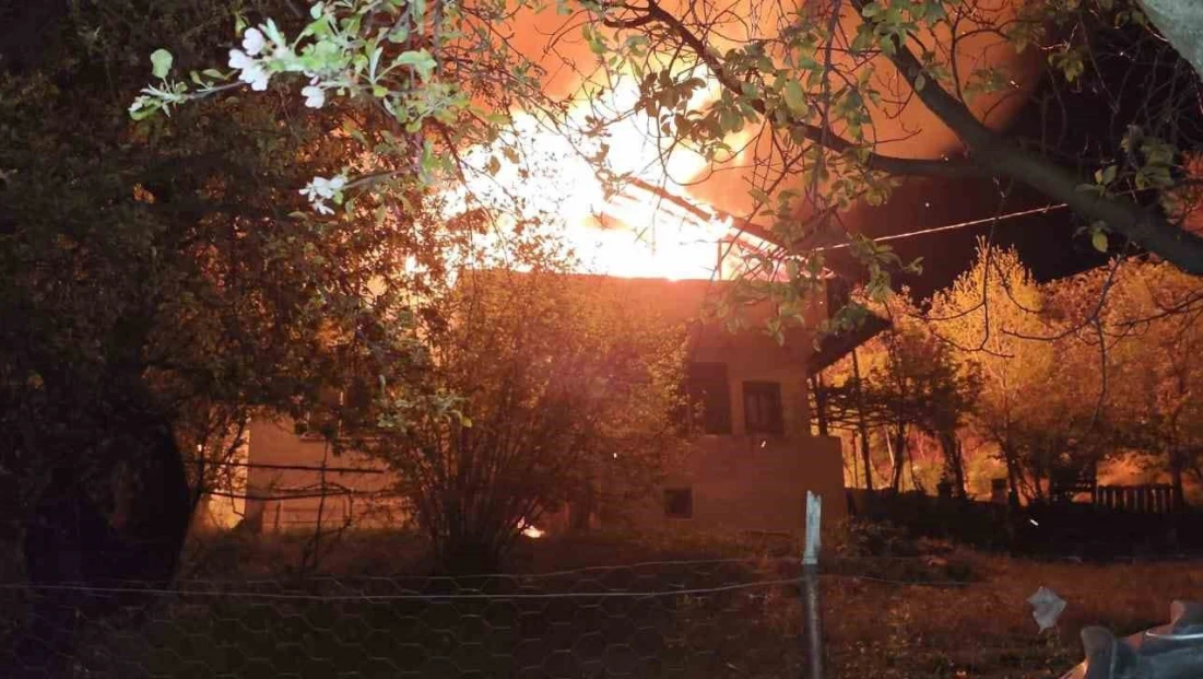 Namaza Giden Adamın Evi Alev Alev Yandı
