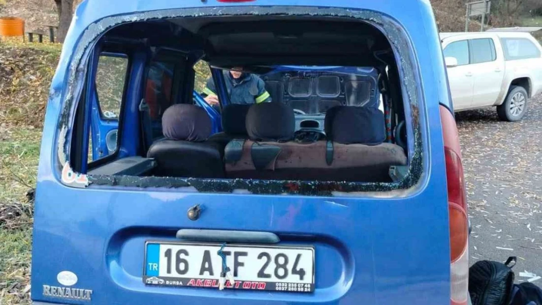 Çorum'da Otomobil Şarampole Devrildi