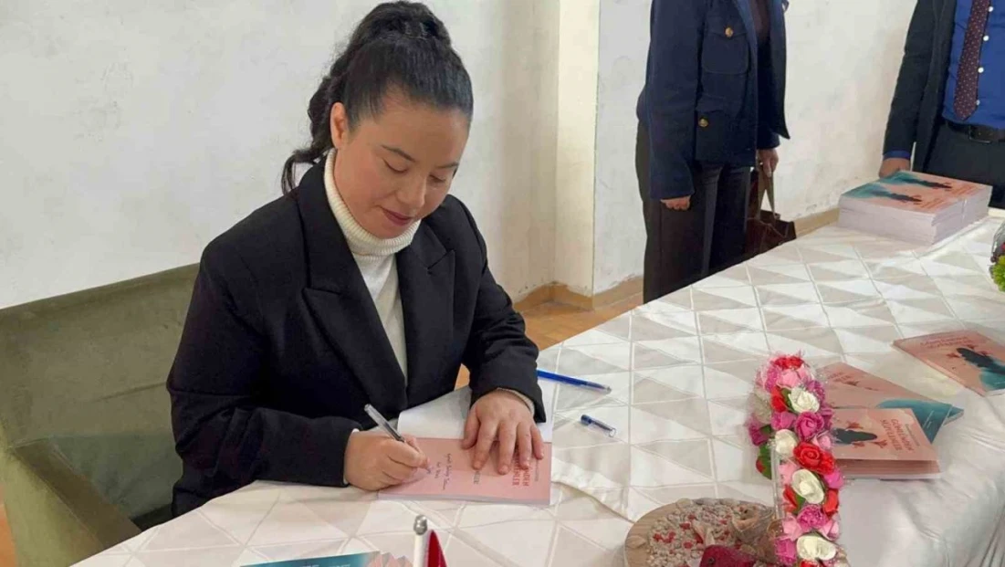 Engelli Ümmühan, İlk Kitabını Cumhurbaşkanı Erdoğan'a Yazdı