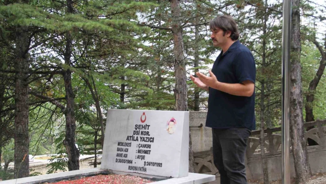 Haberlerden Etkilendi 8 Yılda 8 Bin Şehidin Kabrini Ziyaret Etti