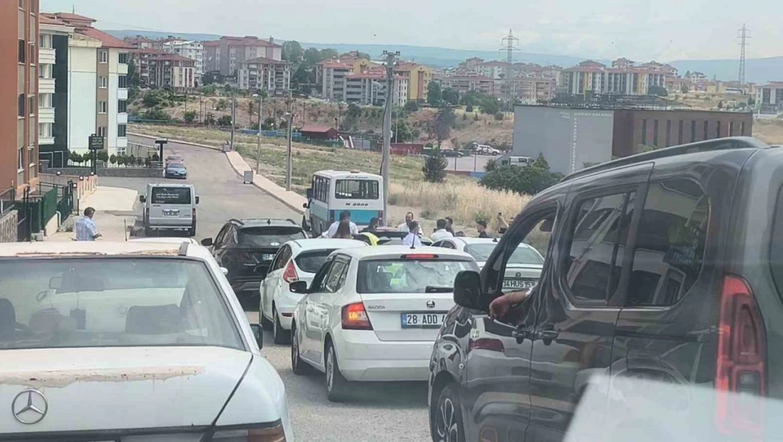 Sınavdaki Adayların Dikkatini Dağıttılar