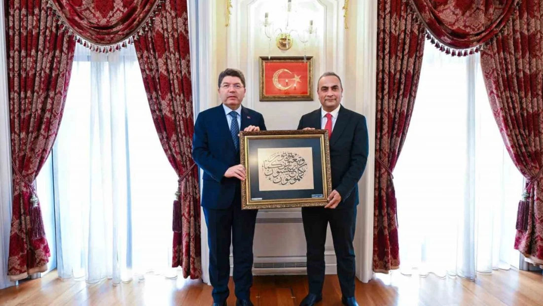 Rektör Akkaya, Uluslararası Başarıları Bakan Tunç'a Anlattı