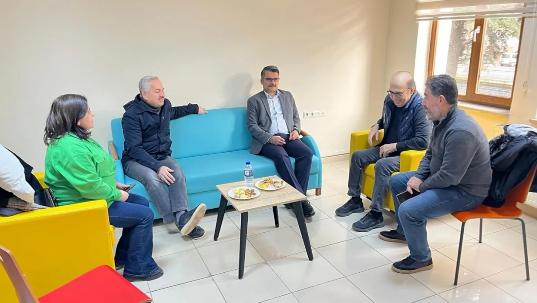 Sanatla Gülen Yüzler