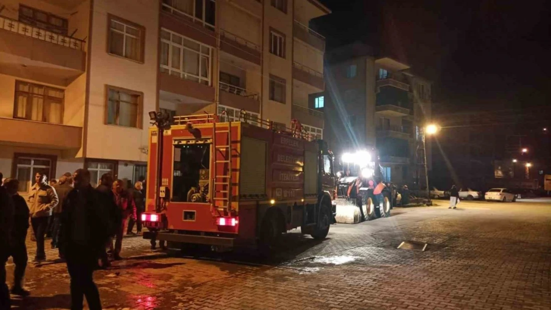 Sinop'ta 4 Katlı Binanın Odunluğunda Yangın