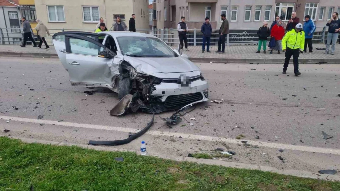 Sinop'ta Otomobiller Çarpıştı: 3 Yaralı