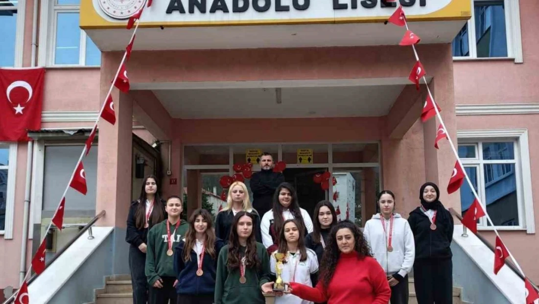 Türkeli Anadolu Lisesi'nden İl Üçüncülüğü Başarısı