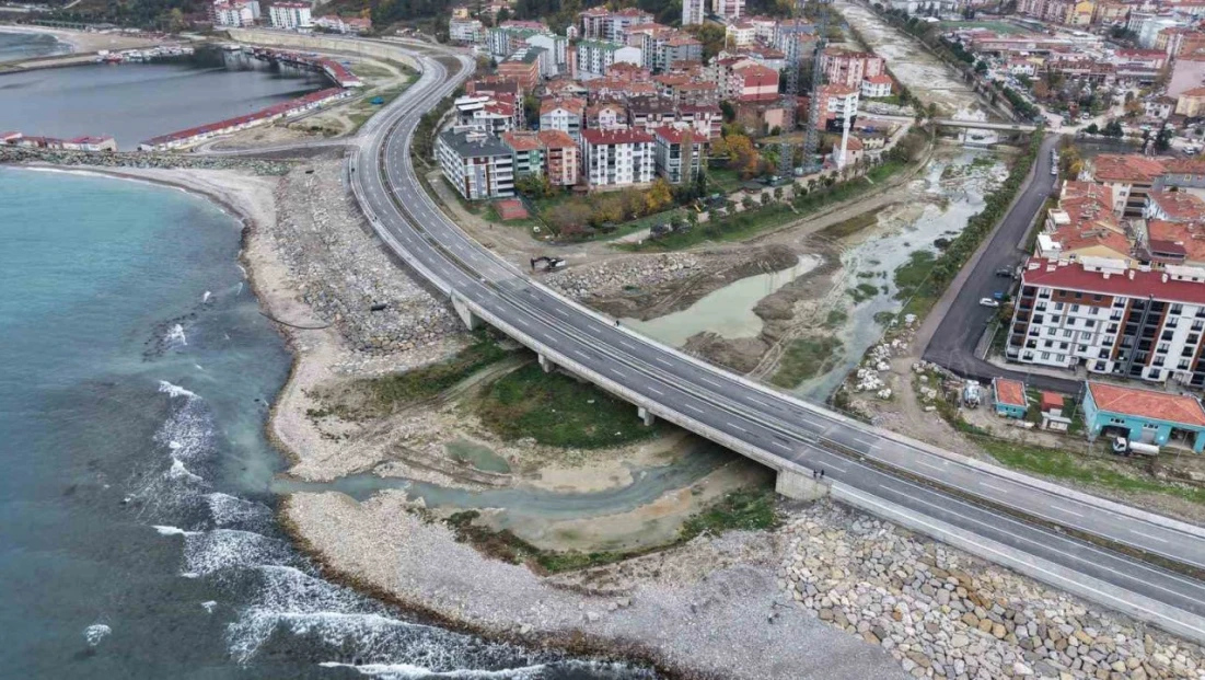 Türkeli'nde Sahil Yolu Ulaşıma Açıldı