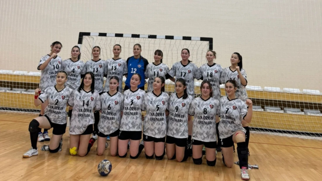 Turnuvaya Galibiyetle Başladılar