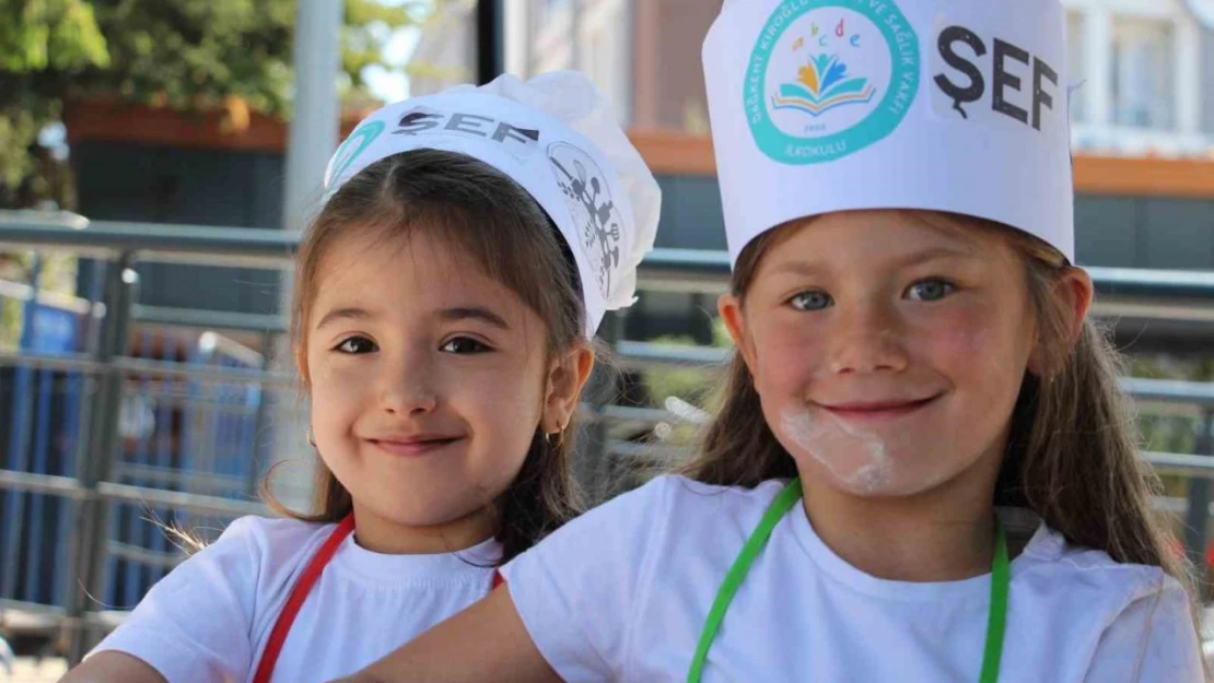 Minikler Hamur Açtı