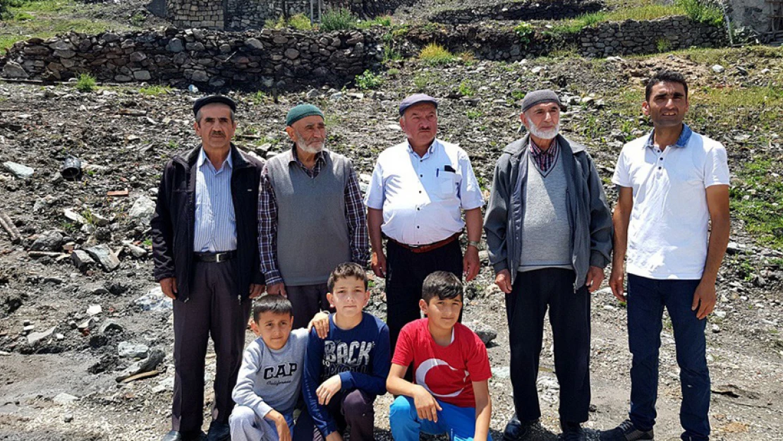 8 evin yandığı köyde vatandaşlar dertli
