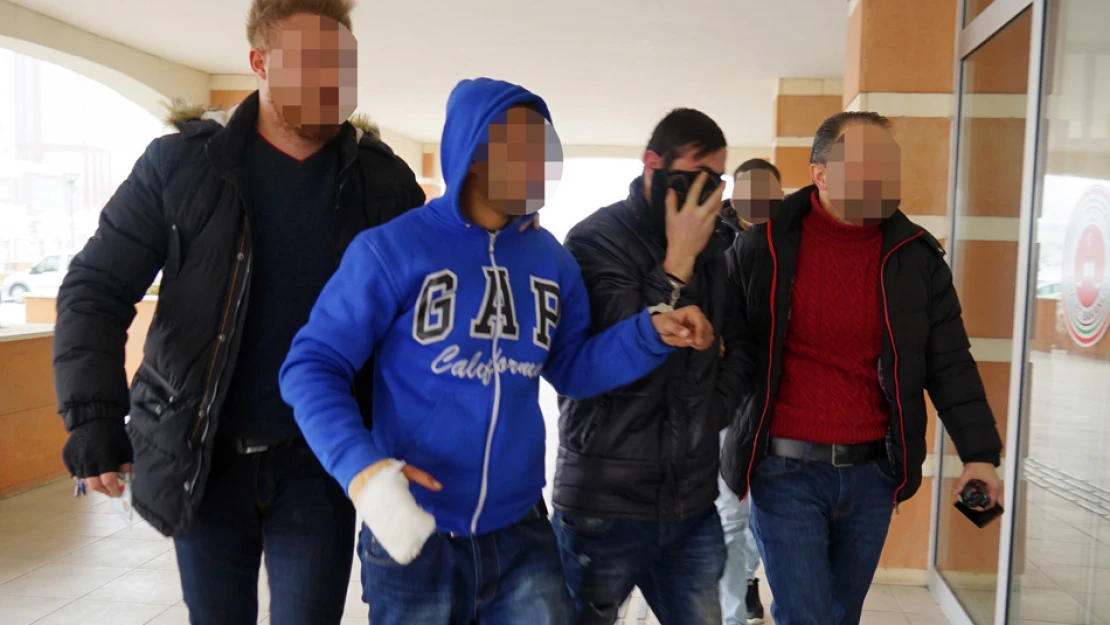 5 iş yerini soyan hırsızlar yakalandı