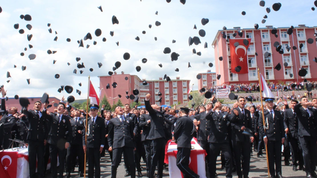 427 polis coşkuyla yemin etti