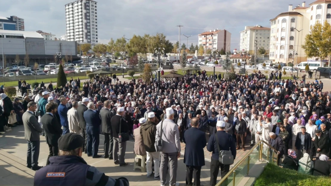 143 Kişilik Umre Kafilesi Dualarla Uğurlandı