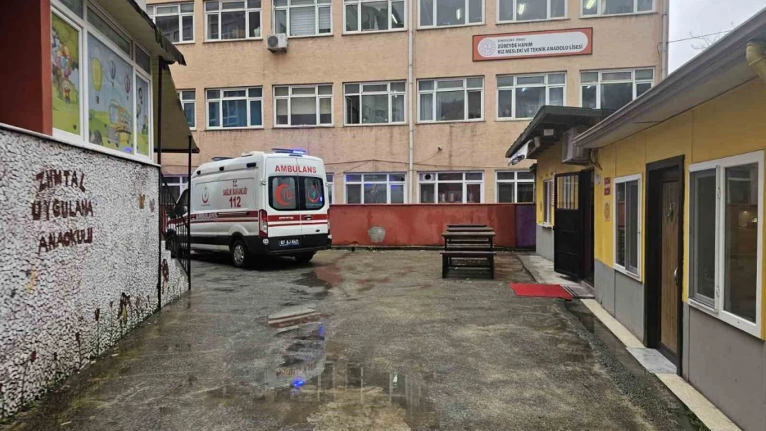 16 Yaşındaki Öğrenci Merdivenden Düşerek Yaralandı