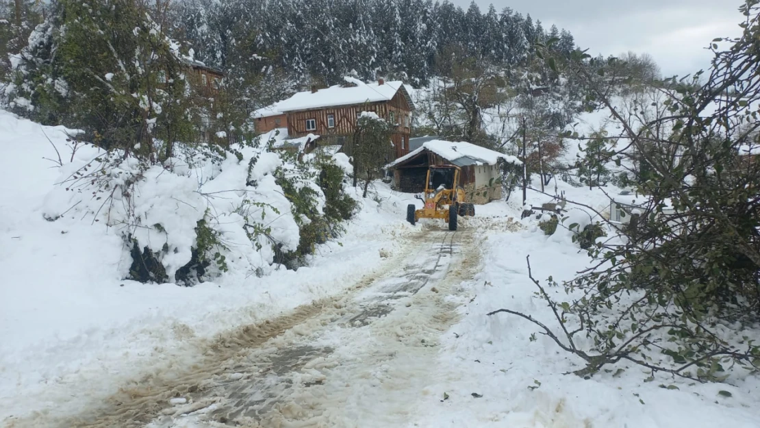 27 Köy Yolu Ulaşıma Kapandı