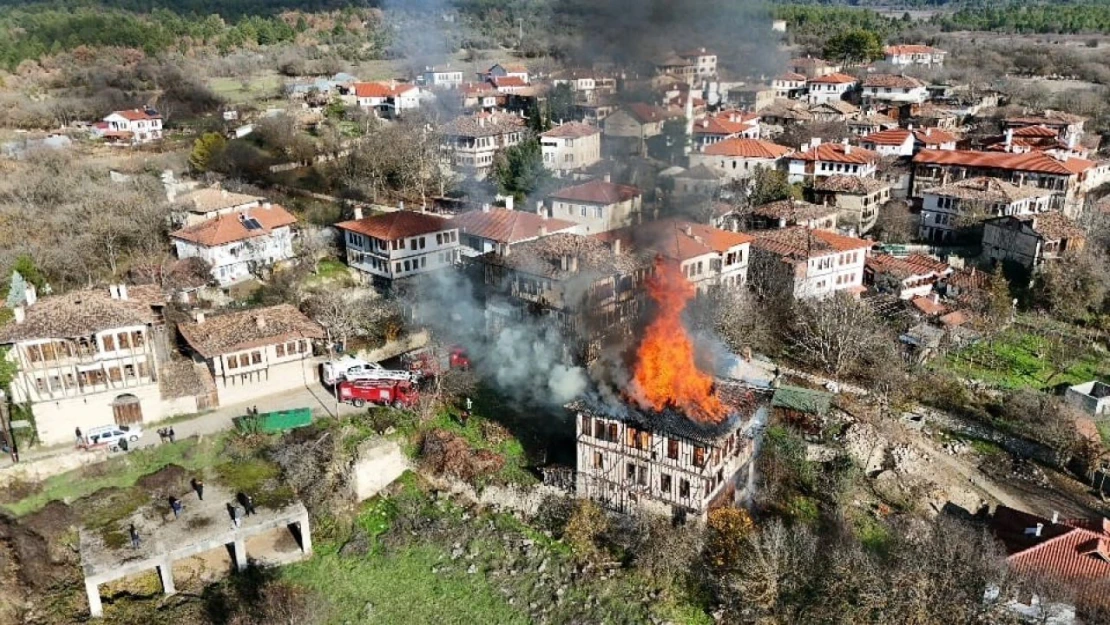 350 Yıllık Tarihi Konak Alev Alev Yandı