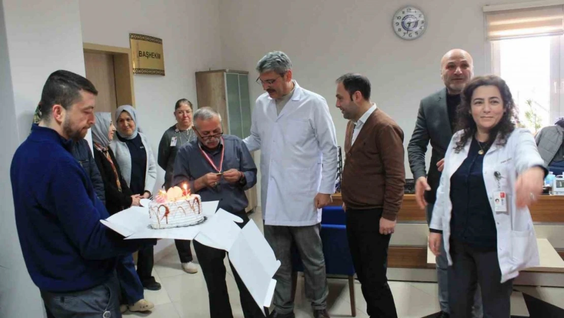 Hastane Çalışanına Madalya Takıldı