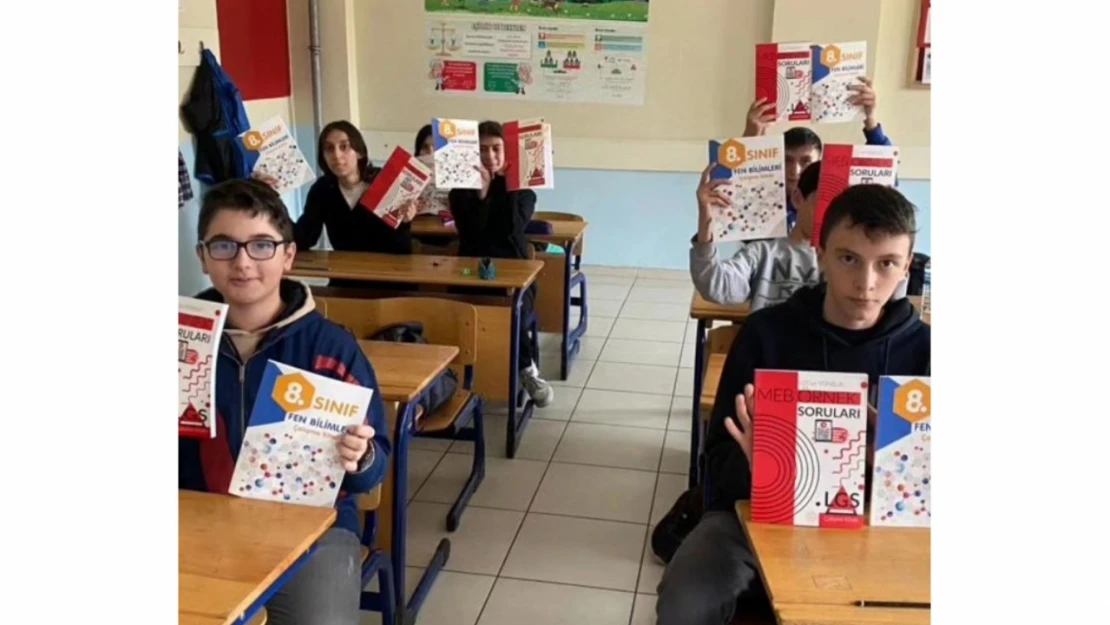 Öğrencilere yardımcı destek kitapları dağıtıldı