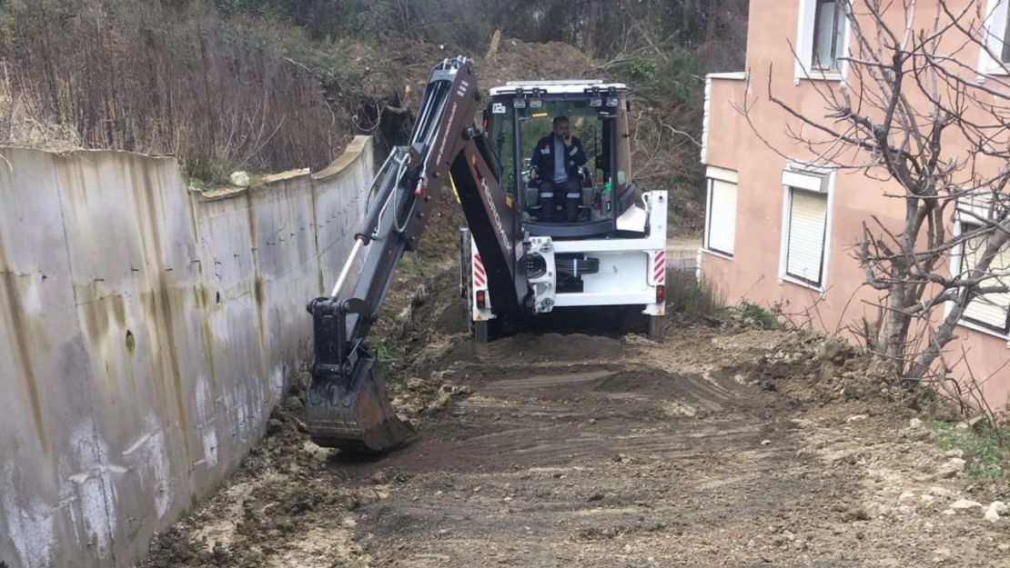 Abana'da 225 Meyve Fidanı Toprakla Buluştu