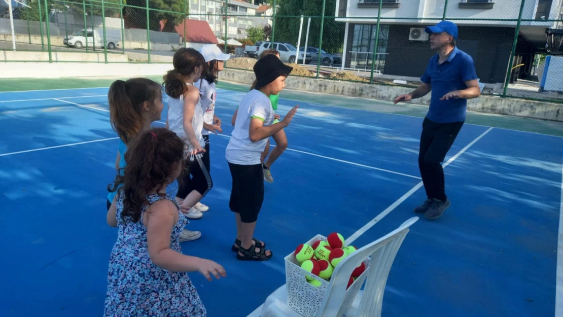 Abana'da tenis kursu başladı