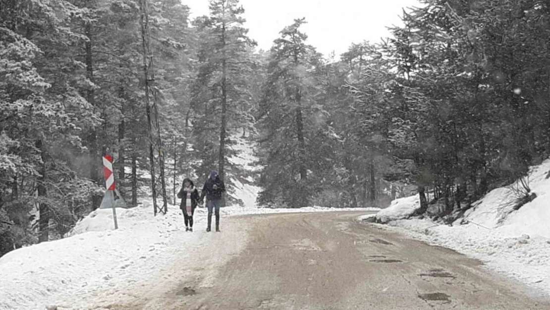 Abant Gölü Milli Parkı'nda Kar Yağışı Başladı