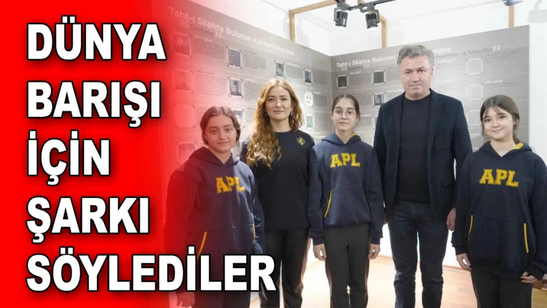 Abdurrahmanpaşa Lisesi'nden Tarihine Yaraşır Buluşma: Dünya Barışı İçin Söylediler!